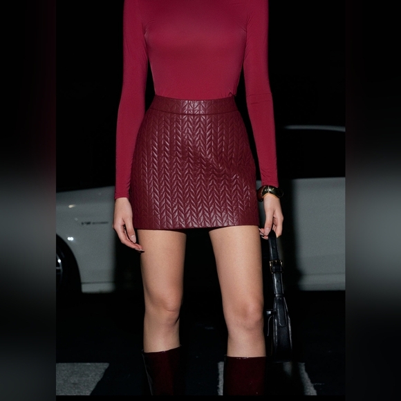 Commense Red Pencil Skirt - Picture 3 of 9